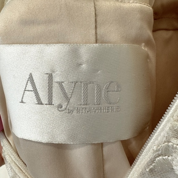 Alyne by Rivini Bigelo Gown - Picture 6 of 7